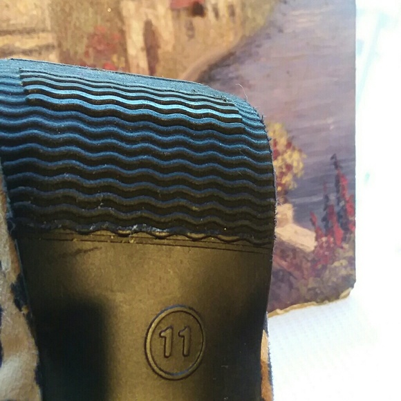 Women's Leopard Print Pumps - Picture 6 of 8